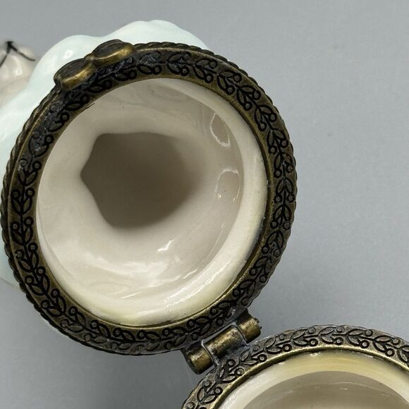 Vtg Unmarked Angel Cat Sitting on Cloud Hinged Trinket Box Heavenly Winged Kitty - Picture 6 of 10